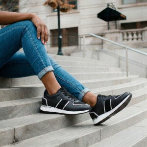 Classic Lace-Up Sneakers – GS147